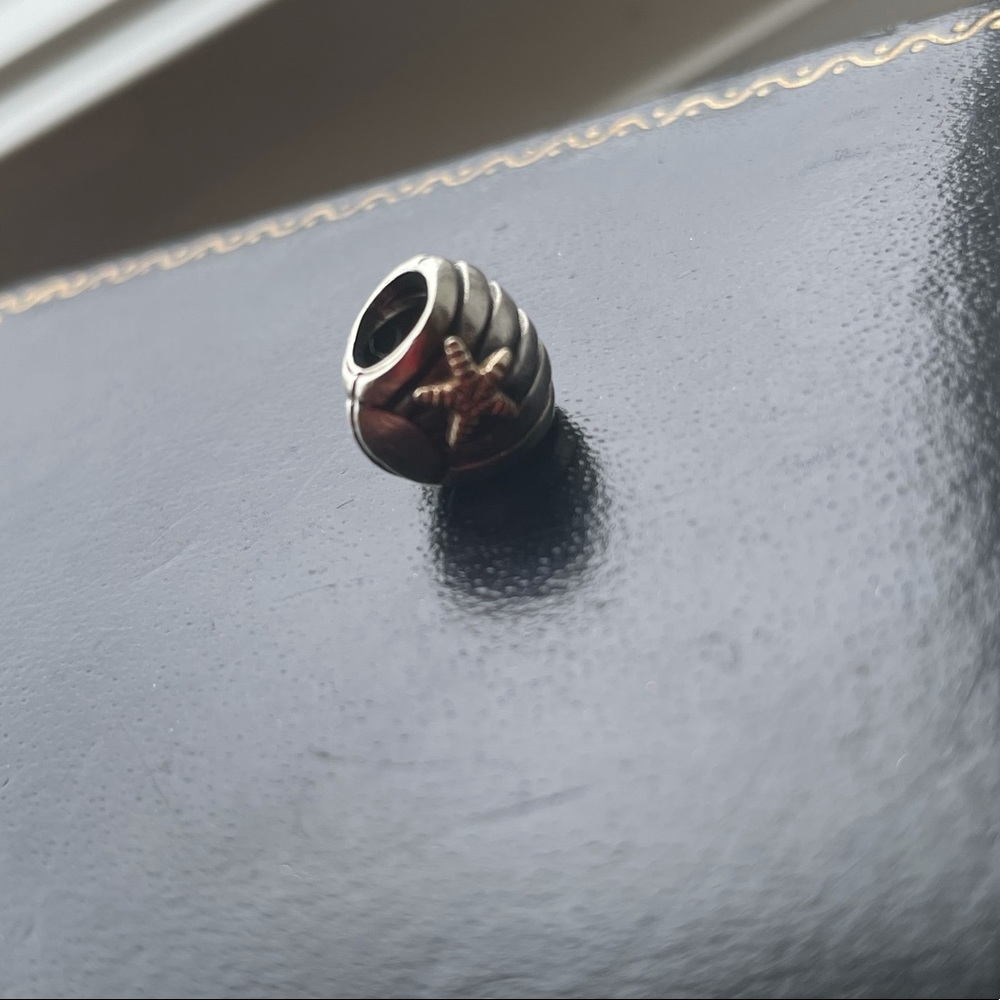PANDORA Shell & Starfish Charm Rare - Picture 3 of 3